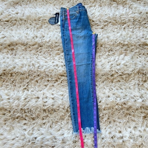 🆕 Articles of Society Suzy Distressed Frayed Hem Jeans in Dix - Picture 13 of 13